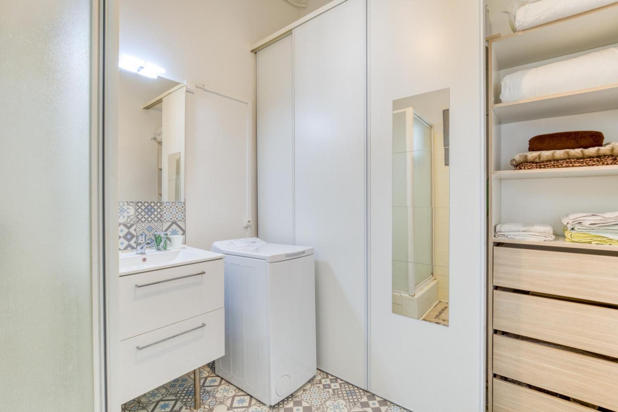 - Quartier Des Artistes Apartment